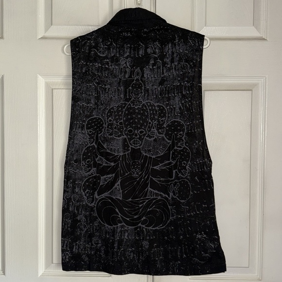 NWOT Psylo Black Sleeveless Graphic Button Down Top - Picture 2 of 6